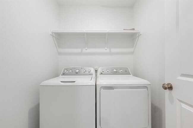 Building Photo - 412 Heritage Grvs Rd