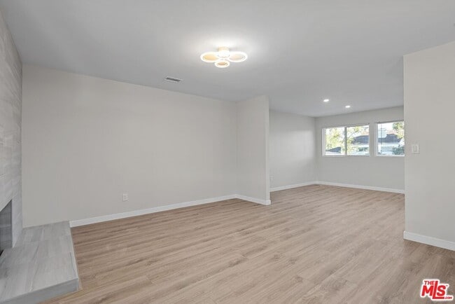 Building Photo - 16855 Donmetz St