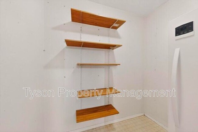 Building Photo - 1225 Del Mastro Dr SW