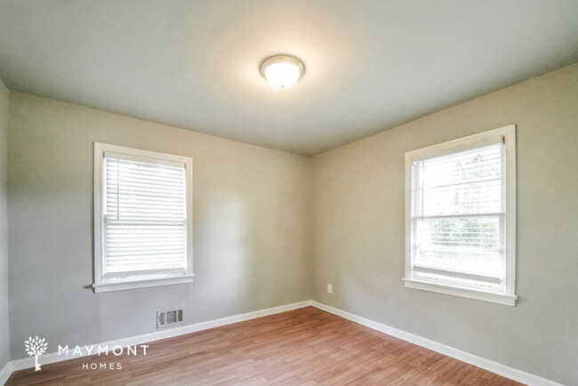 Building Photo - 933 Clay Rd SW