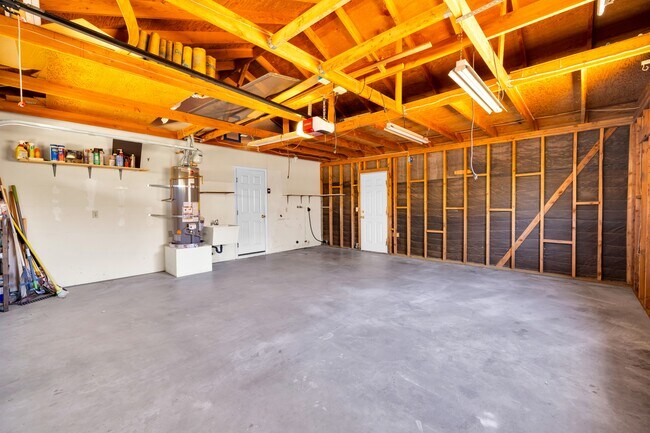 Building Photo - 57815 Desert Gold Dr