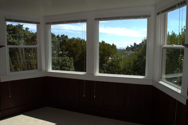 Building Photo - Br1707