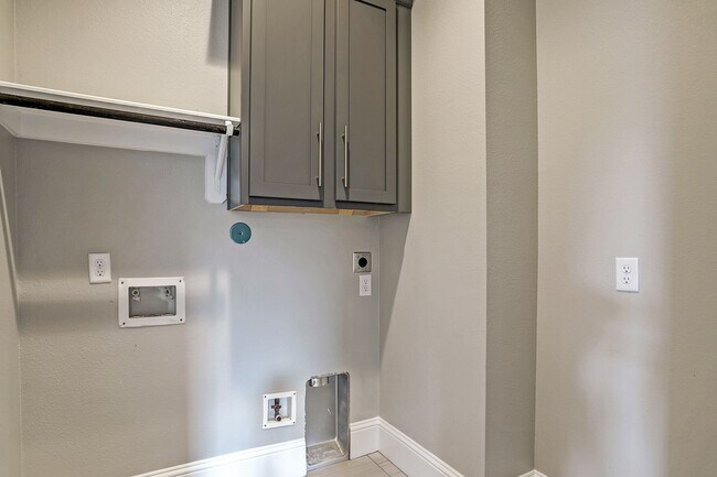 Building Photo - 4857 Benning Dr