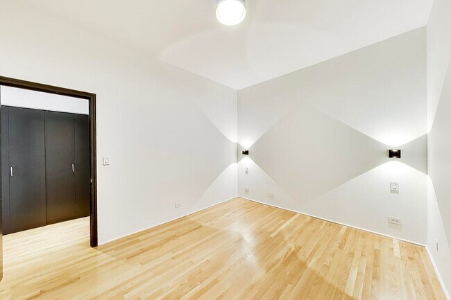 Building Photo - 1021 S State St