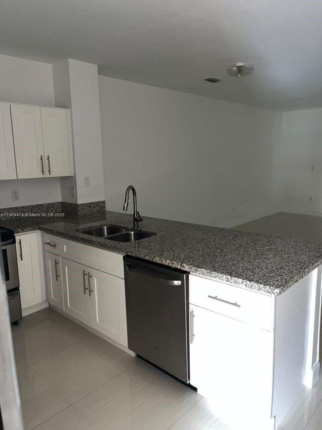 Building Photo - 5067 SE Mariner Garden Cir