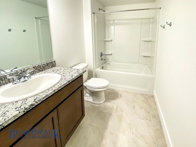 Building Photo - Beautiful 4 bedroom Townhome in West Valley!