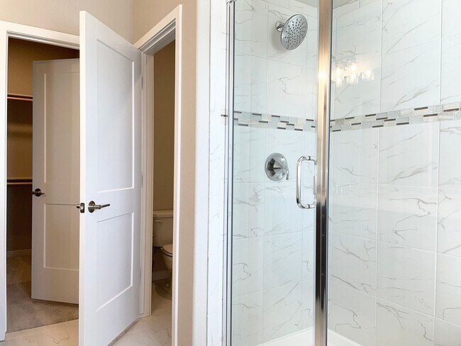 Building Photo - Townhome w/ All the Bells and Whistles!