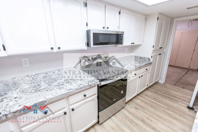 Building Photo - 2929 E Broadway Rd