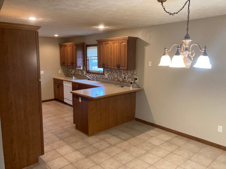 Building Photo - 502 Pepper Hill Dr
