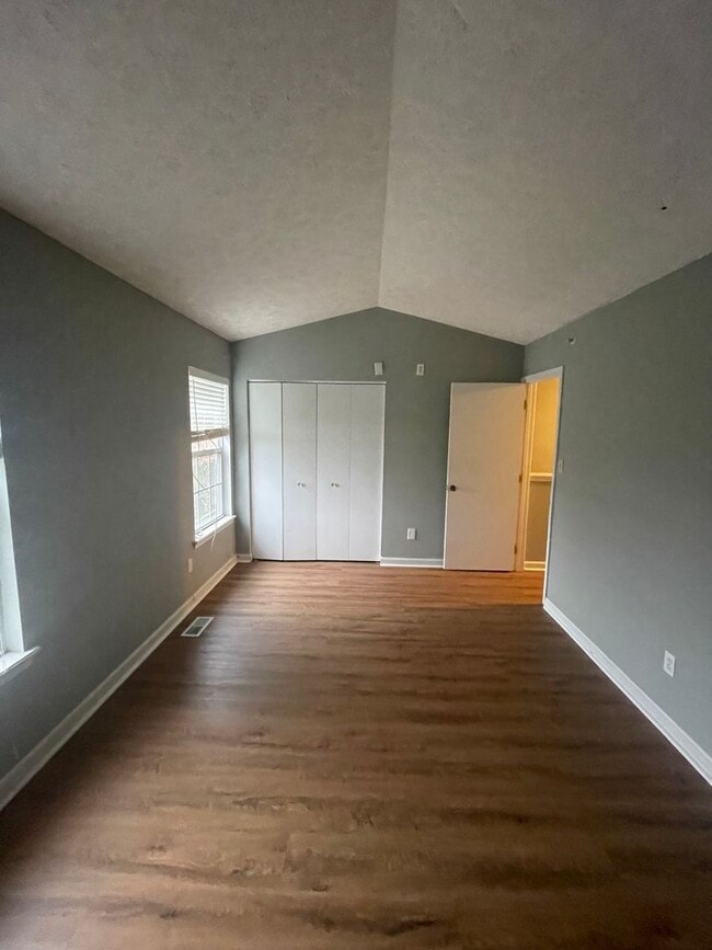 Building Photo - Available Now! Updated townhome in Havre D...