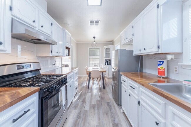 Building Photo - 1538 S 19th St