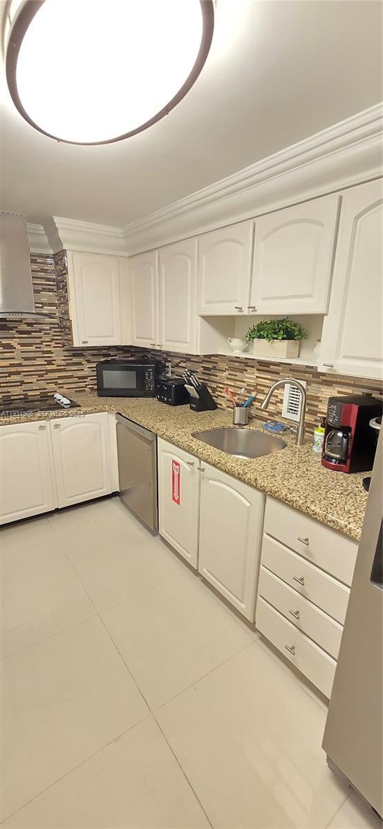 Building Photo - 4001 S Ocean Dr