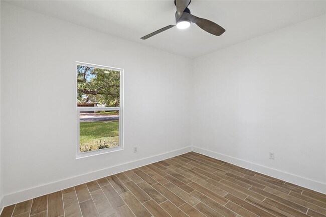 Building Photo - 1111 Spearson Ln