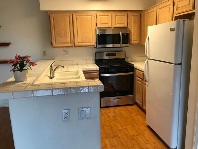 Building Photo - Great Ocean View Condo in La Costa, 1 bed/...