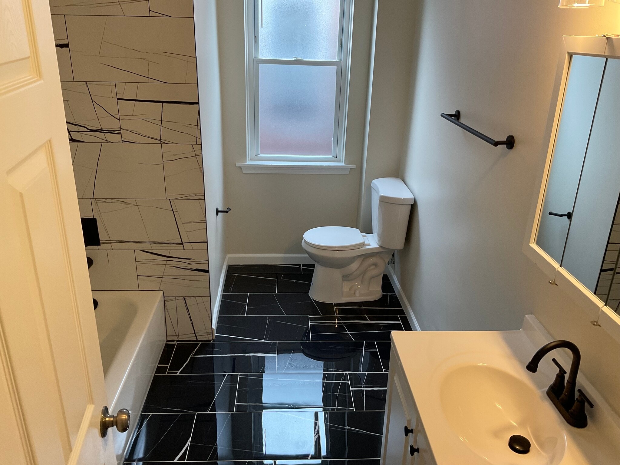 Building Photo - 5465 Pine St