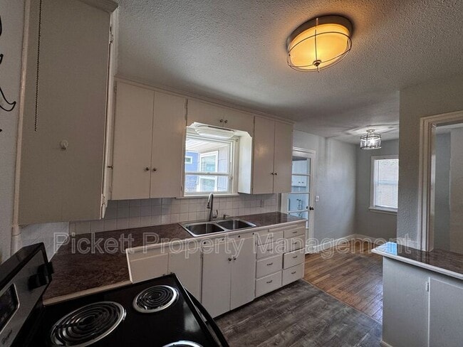 Building Photo - 631 Bertha Ave