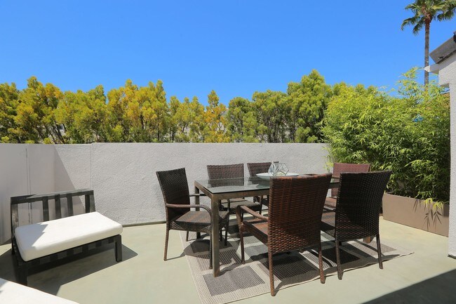 Building Photo - 1235 Yale St