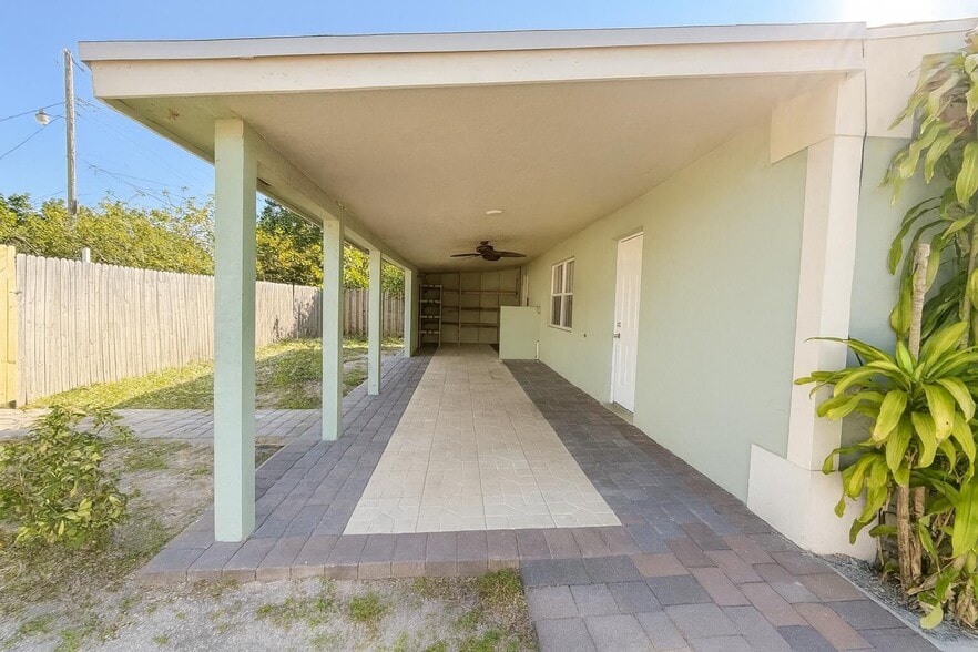 Building Photo - 1027 Beech Rd