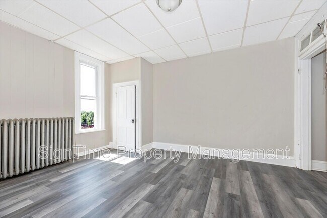 Building Photo - 220 Summit Ave