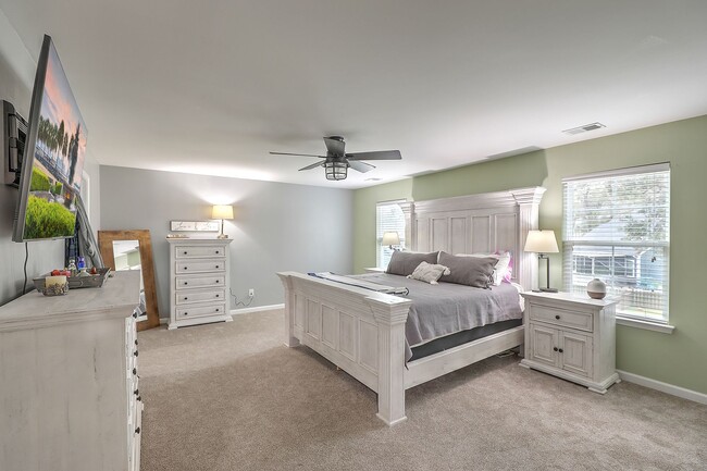 Building Photo - Spacious and updated home in Bluffs at Ash...