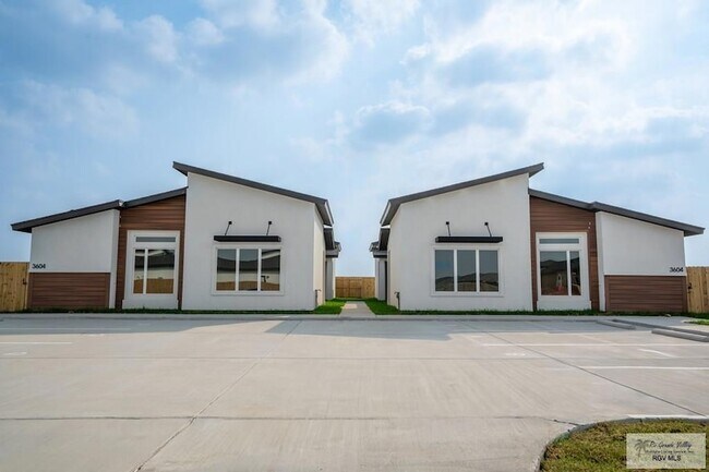 Building Photo - 3604 Hidalgo Cir