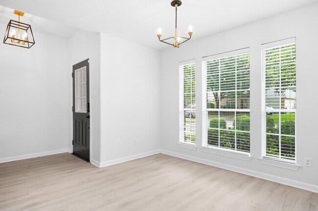 Building Photo - 23 Teakwood Pl
