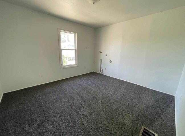 Building Photo - 420 Haney Ave