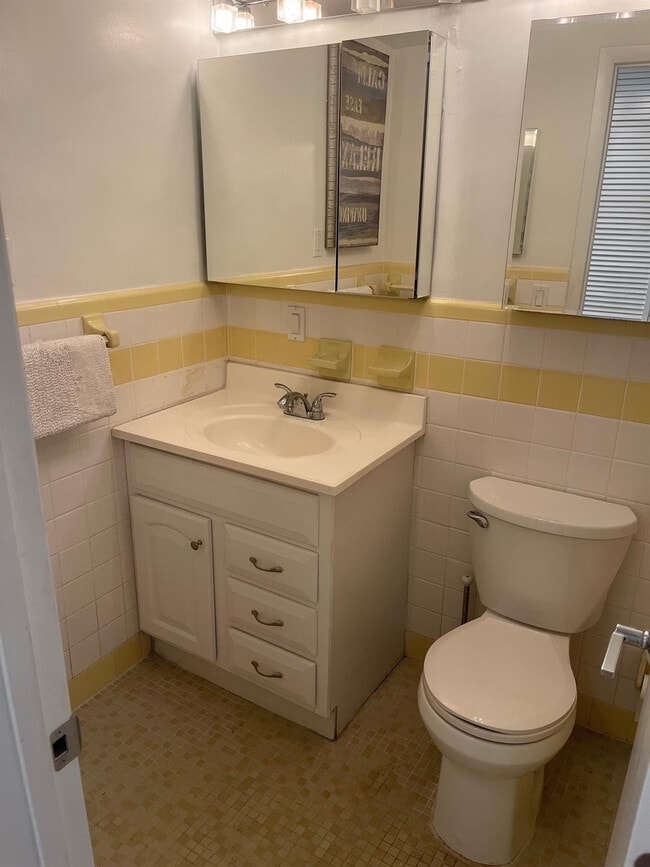 Building Photo - 441 Collins Ave