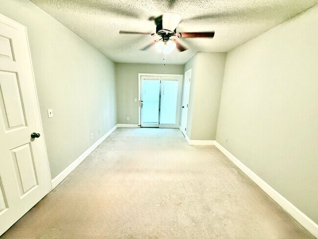 Building Photo - 2 Bedroom Condo on Chapman Mountain