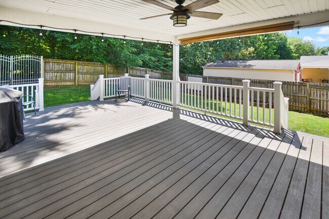 Building Photo - Pet Friendly Four Bedroom with Bonus!