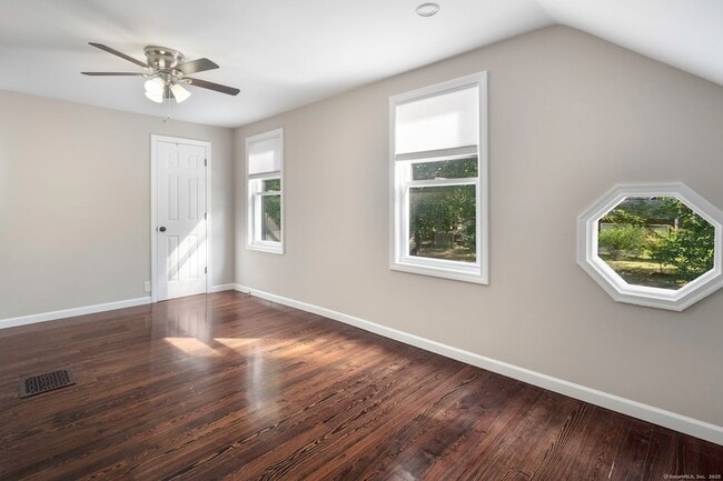 Building Photo - 884 Highland Ave