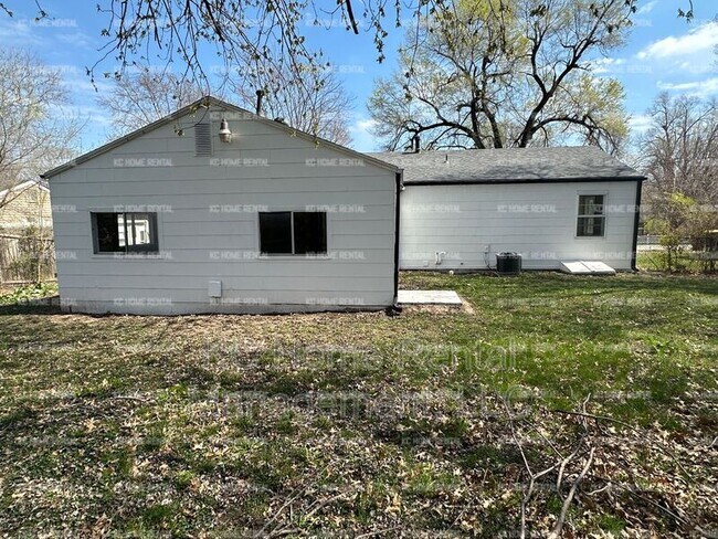 Building Photo - 10524 Richmond Ave