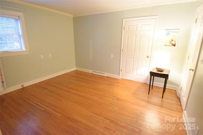 Building Photo - 640 Miramar St NE