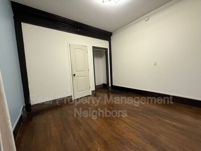Building Photo - 216 Lafayette Ave NE