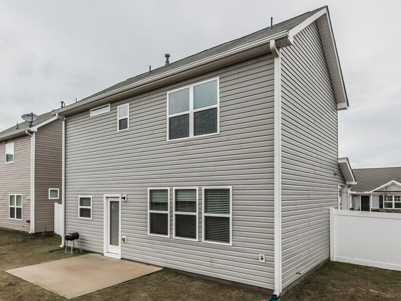 Building Photo - 98 High Point Way