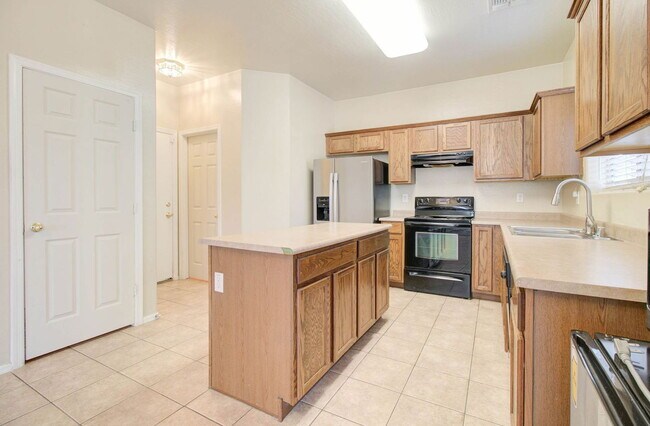 Building Photo - 17762 W Hearn Rd