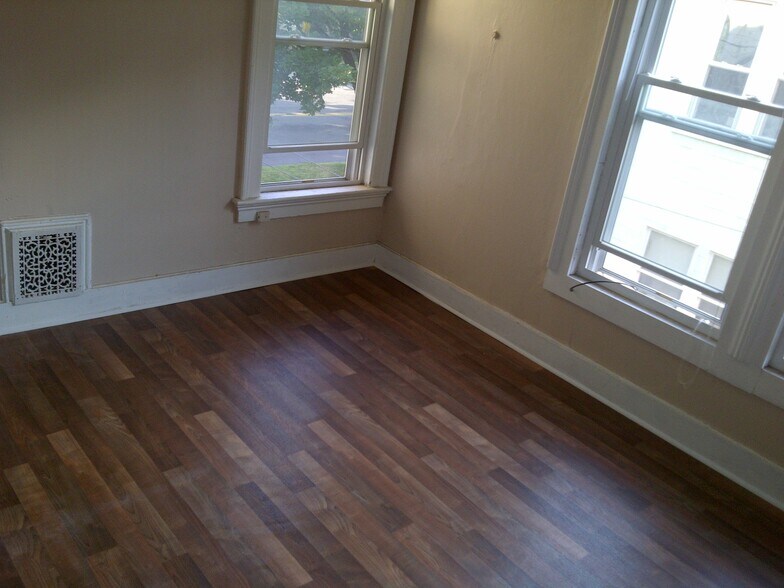 Building Photo - 128 Hawley St