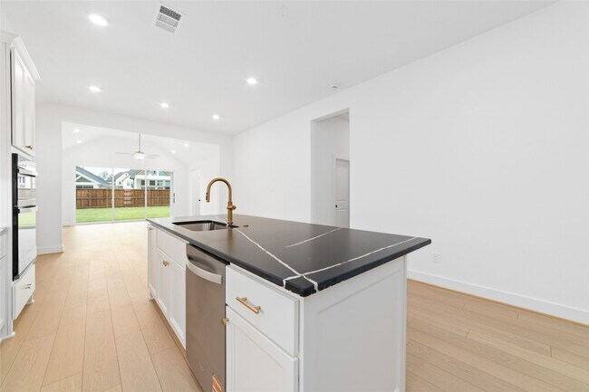 Building Photo - 5177 Enchanted Pne Ct