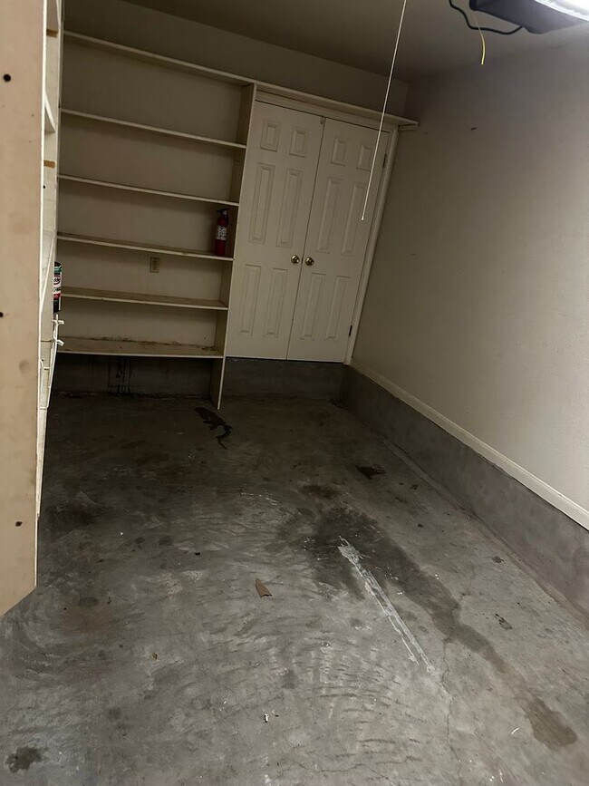 Building Photo - D.Schrager Properties3 (7213 Oak Meadow Dr)