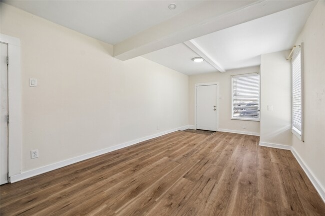 Building Photo - 215 Hyde Park Blvd