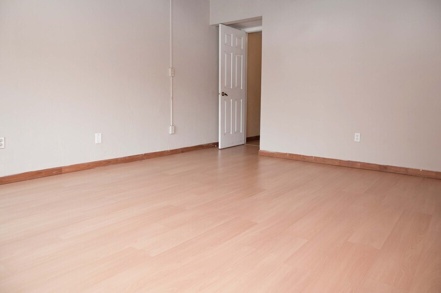 Building Photo - 19216 NE 25th Ave