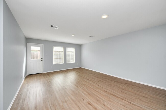 Building Photo - 9014 Estes Lks Dr