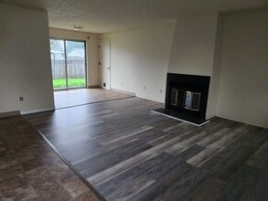 Building Photo - Zou 1315 Duplex