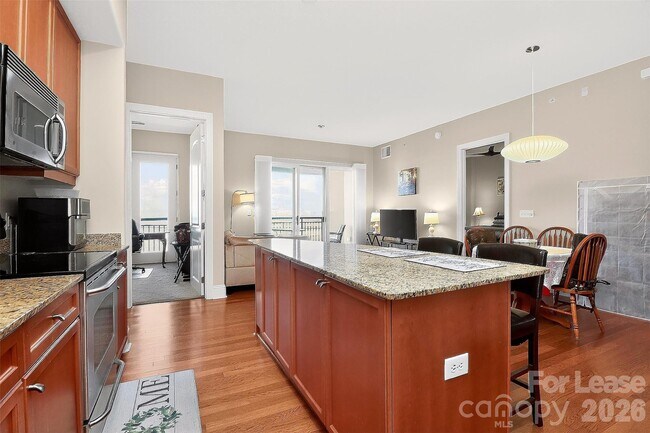 Building Photo - 4620 Piedmont Row Dr