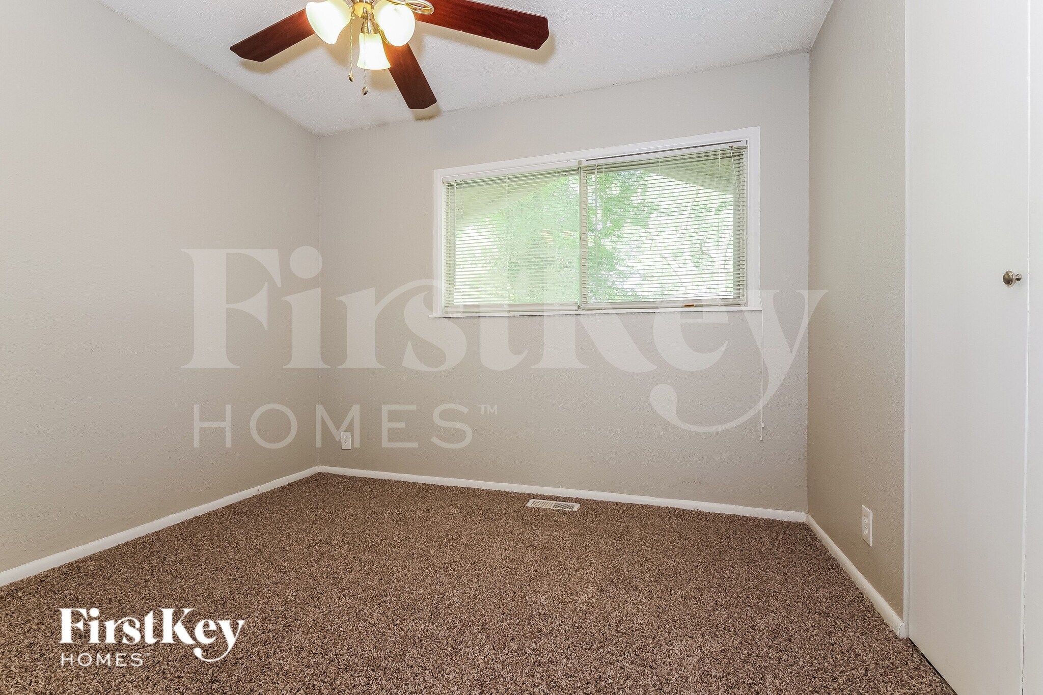 Building Photo - 9309 Farley Ave