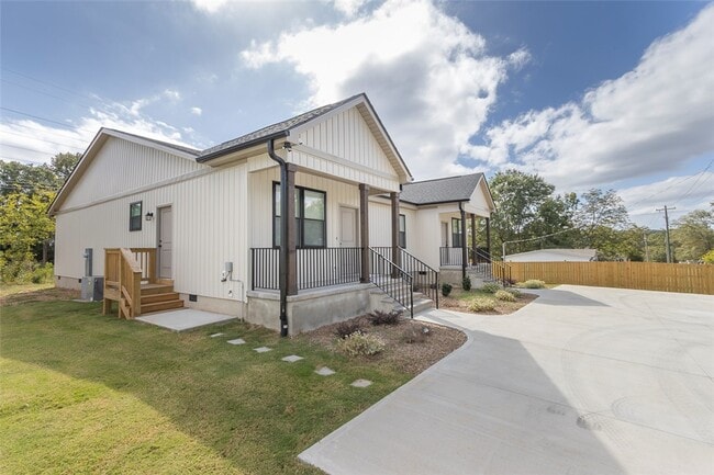 Building Photo - 413 W 2nd Ave