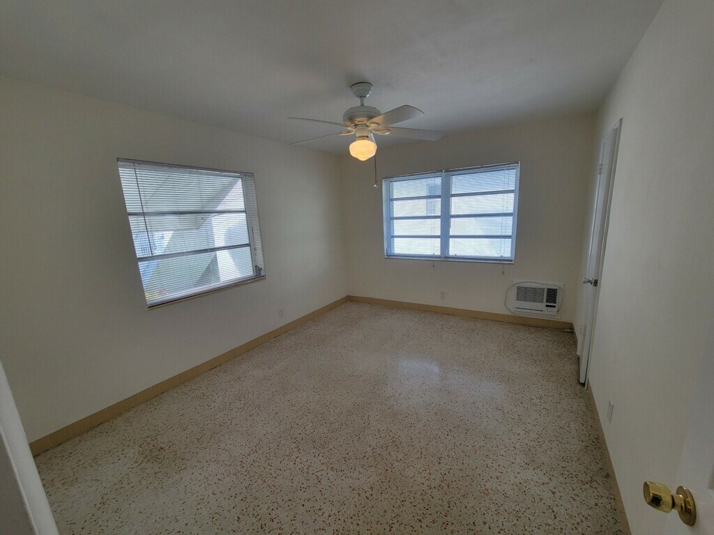 bedroom - 865 SE 20th Ave