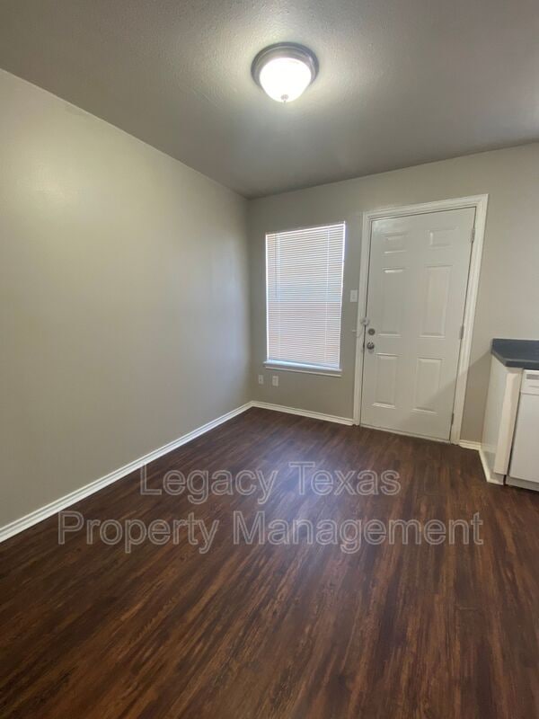 Building Photo - 1608 Sun Valley Dr