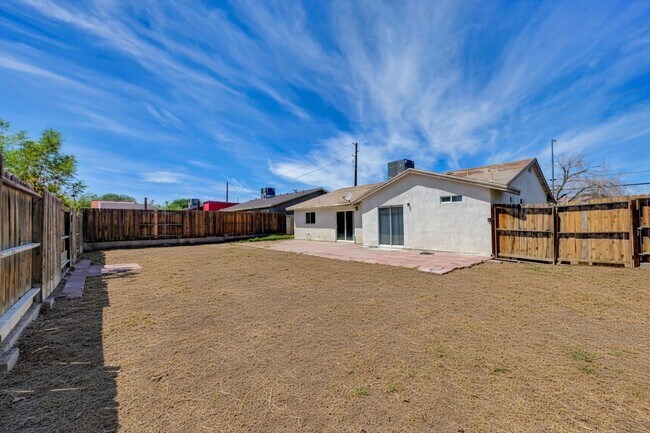 Building Photo - 2739 E Colton Ave