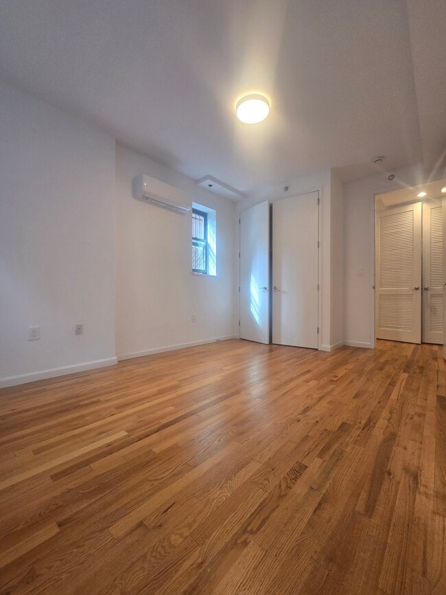 Building Photo - 5 W 127th St